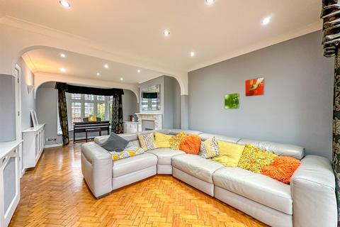 107 Greensward Lane, Hockley, SS5 5HG