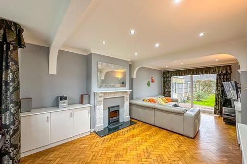 107 Greensward Lane, Hockley, SS5 5HG