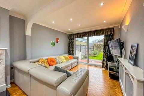 107 Greensward Lane, Hockley, SS5 5HG