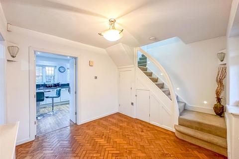 107 Greensward Lane, Hockley, SS5 5HG