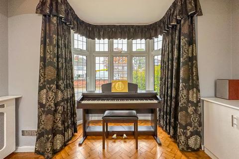 107 Greensward Lane, Hockley, SS5 5HG