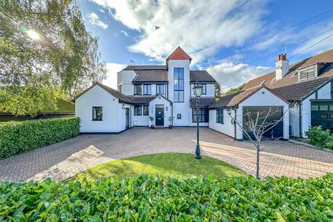 5 Highams Road, Hockley, SS5 4DG