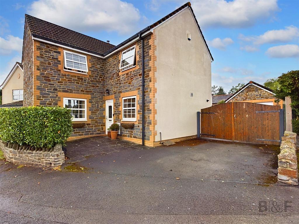 Woodend Road, Bristol BS36 4 bed detached house for sale £550,000