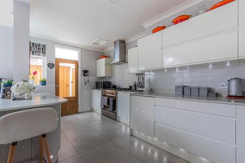 3 bedroom end of terrace house for sale, Melrose Avenue, Cardiff CF23