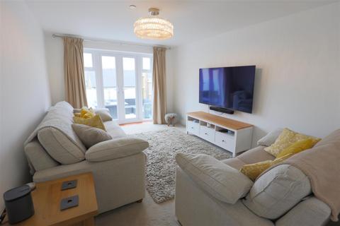 5 Clisson Close, Cowbridge, CF71 7FP