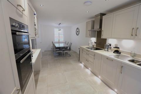 5 Clisson Close, Cowbridge, CF71 7FP