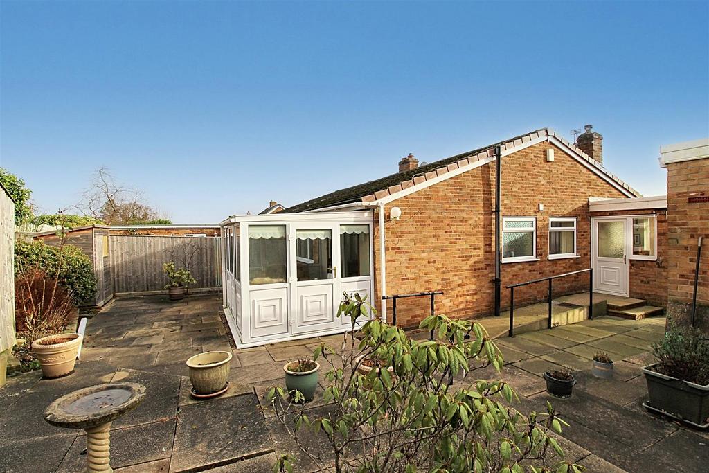 Dartmouth Avenue, Almondbury, Huddersfield, HD5 8UR 3 bed semidetached