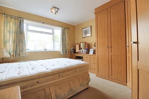 3 bedroom semi-detached bungalow for sale, Dartmouth Avenue, Almondbury, Huddersfield, HD5 8UR