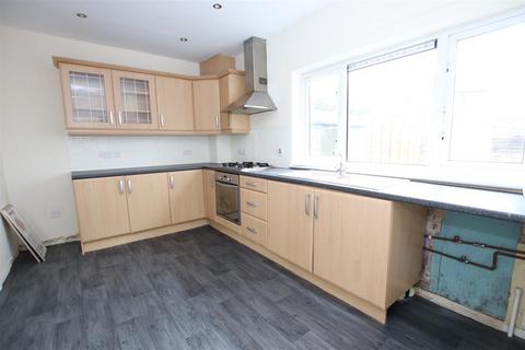 3 bedroom townhouse to rent, The Bank, Bradford