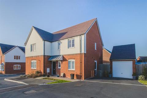 4 bedroom detached house for sale, Hawthorn Close, Calne SN11