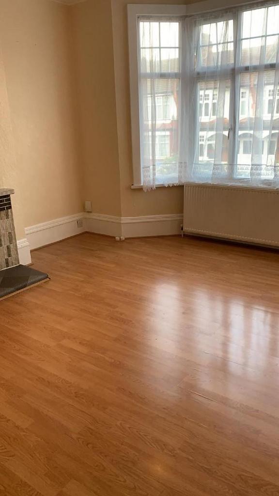 2 BEDROOM FLAT FOR RENT IN PALMERS GREEN 2 bed flat to rent £1,650