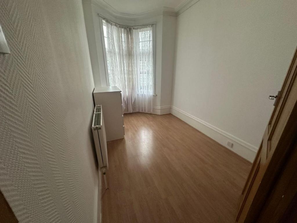 2 BEDROOM FLAT FOR RENT IN PALMERS GREEN 2 bed flat £1,650 pcm (£381 pw)