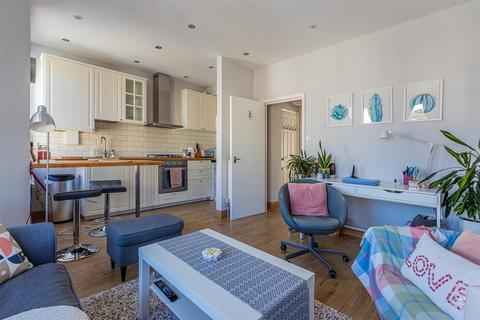 Flat 2, 115 Claude Road, Cardiff, CF24 3QE