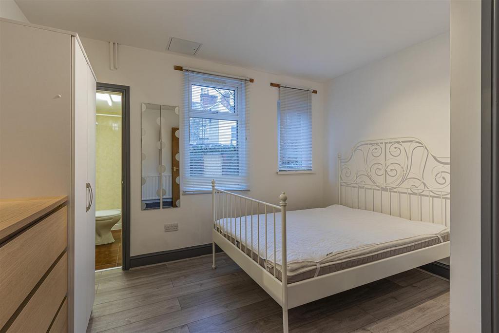 37 Connaught rd 3.jpg