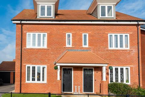 3 bedroom semi-detached house for sale, Extended town house, situated on the popular Chestnut Park development