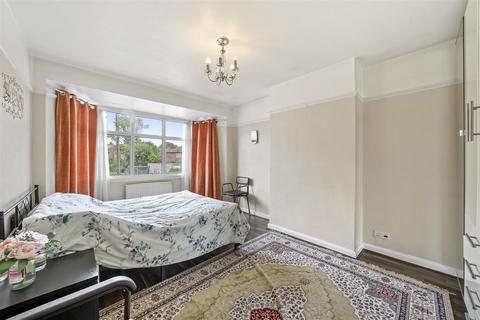 3 bedroom semi-detached house for sale - Orchard Gate, Greenford