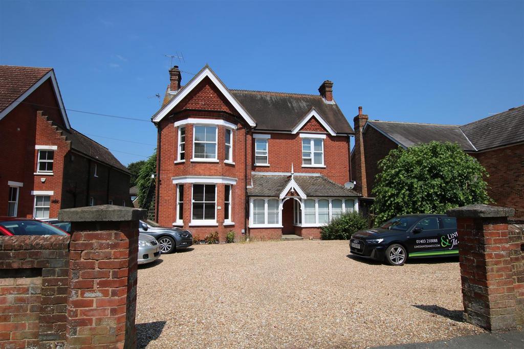 Kings Road, Horsham 2 bed flat for sale £220,000
