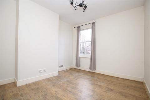 2 bedroom flat for sale, Kings Road, Horsham