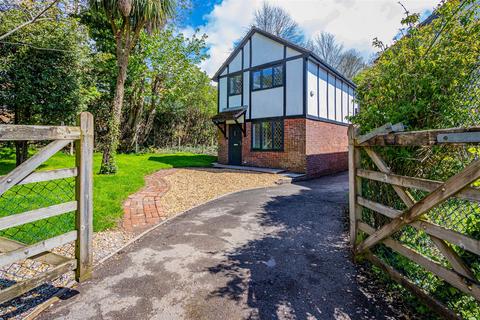 10 Boleyn Walk, Cardiff, CF23 5HR