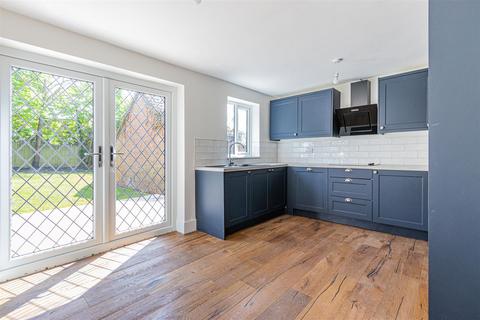 10 Boleyn Walk, Cardiff, CF23 5HR