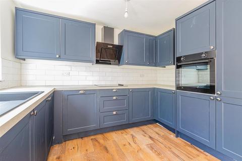 10 Boleyn Walk, Cardiff, CF23 5HR