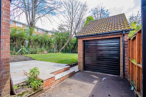 10 Boleyn Walk, Cardiff, CF23 5HR