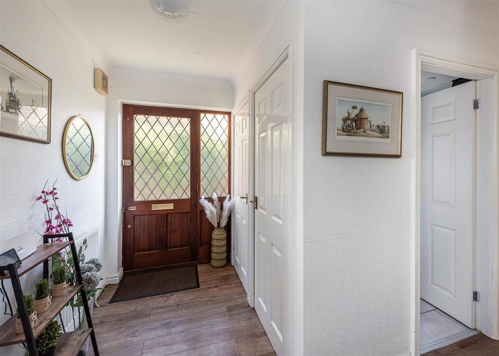 10 Planks Lane-hall.jpg