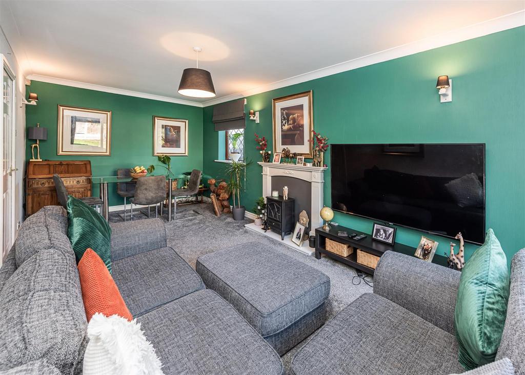 10 Planks Lane-living1.jpg
