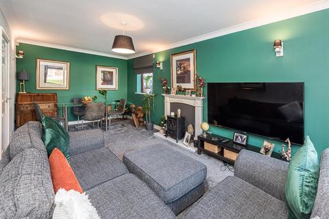 10 Planks Lane, Wombourne, Wolverhampton, WV5 9HE