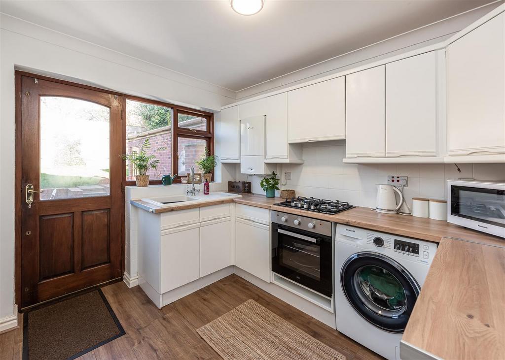 10 Planks Lane-kitchen.jpg