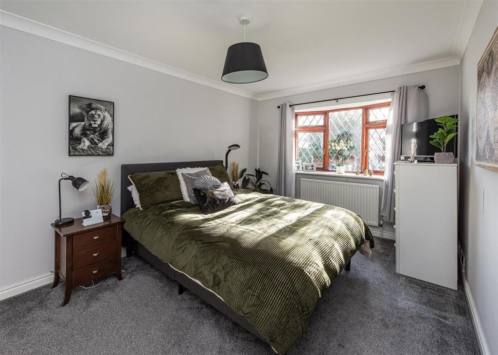 10 Planks Lane-bed1.jpg