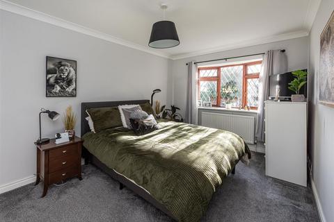 10 Planks Lane, Wombourne, Wolverhampton, WV5 9HE