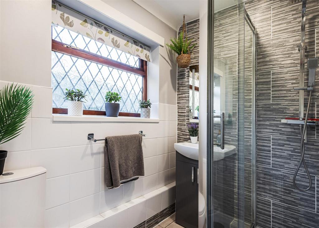 10 Planks Lane-shower room.jpg