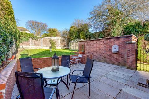 10 Planks Lane, Wombourne, Wolverhampton, WV5 9HE