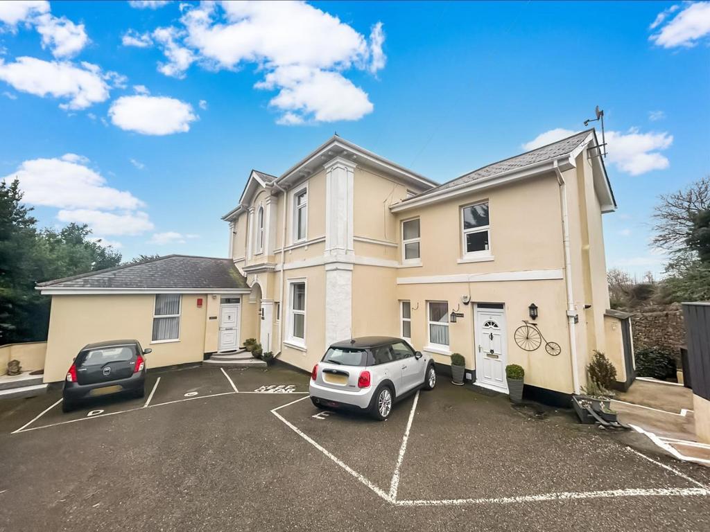 Sunbury Hill, Torquay 2 bed apartment for sale £200,000