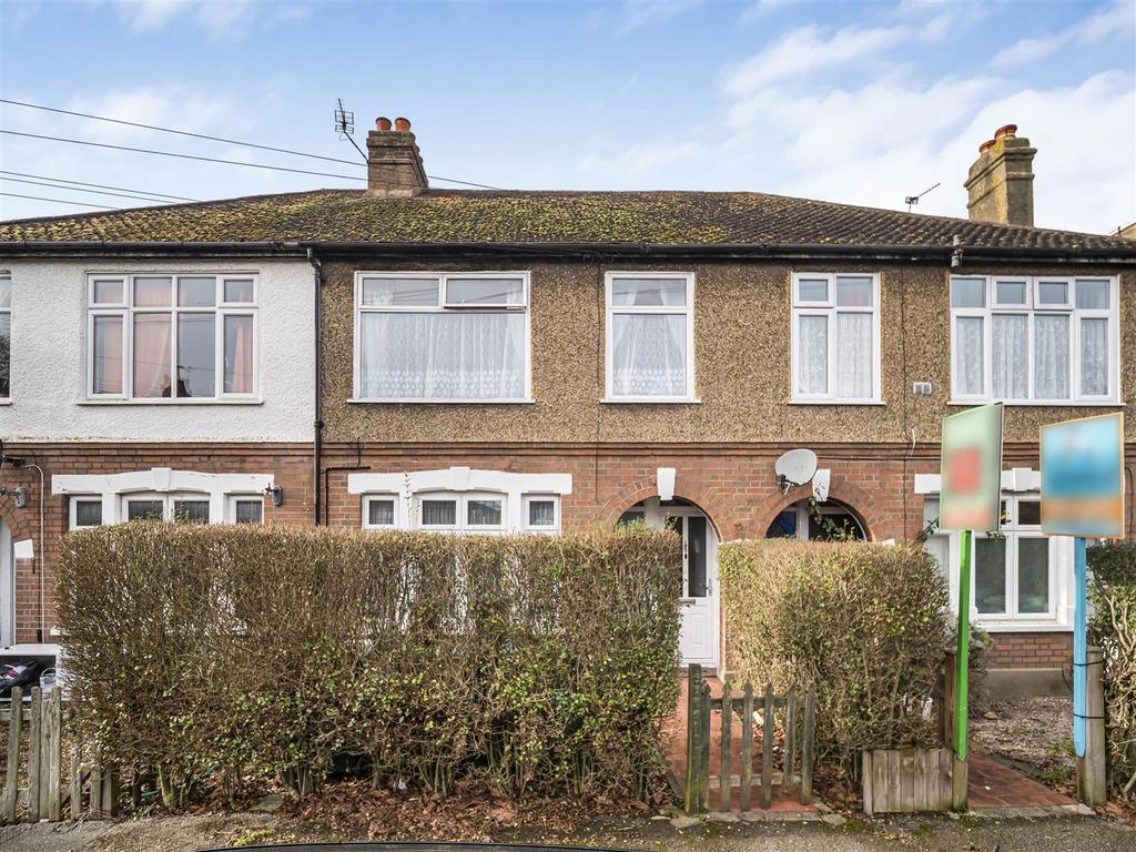 Penton Avenue, StainesUponThames TW18 2 bed £285,000