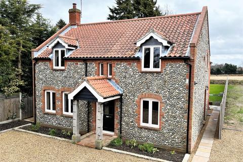 4 bedroom detached house for sale, Sustead, Norwich