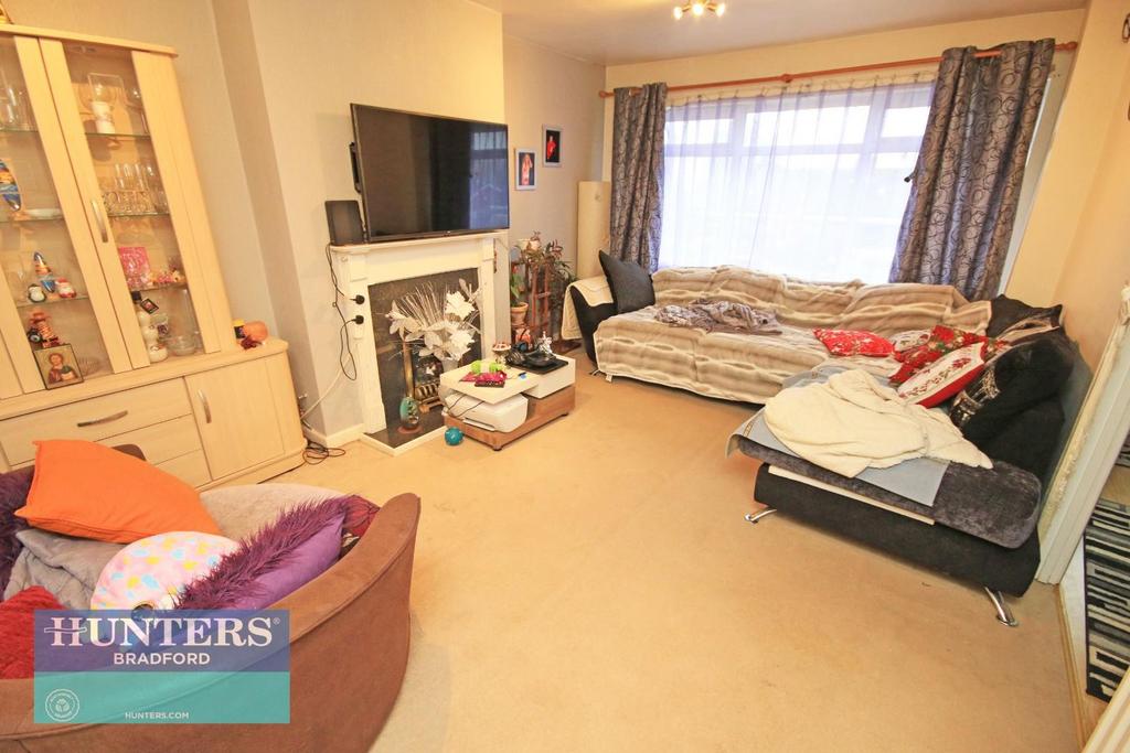 Sunningdale Bradford, West Yorkshire... 2 bed semidetached bungalow