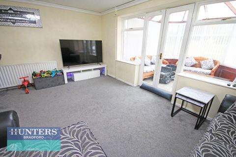 3 bedroom detached bungalow for sale, Hunters Park Avenue, Clayton, Bradford, BD14 6EW