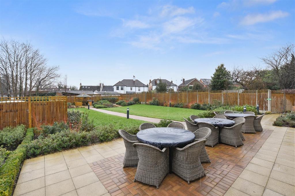 Communal Patio area - gardens.jpg