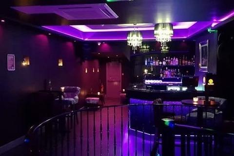 Bar and nightclub to rent - High Street, Brecon, LD3