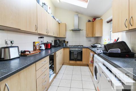 5 bedroom terraced house to rent, Balfour Road, Nottingham NG7