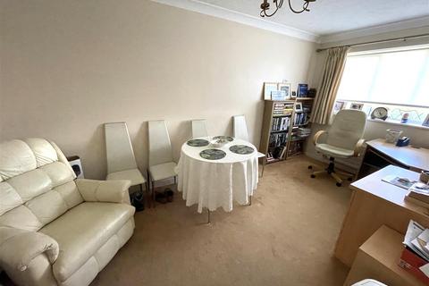 16 Bryn Isaf, Llanelli, SA14 9EX