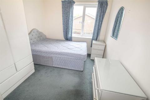2 bedroom flat for sale, Kinnaird Close, Taplow