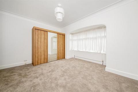 2 bedroom flat for sale, Grange Avenue, Ilkley, LS29