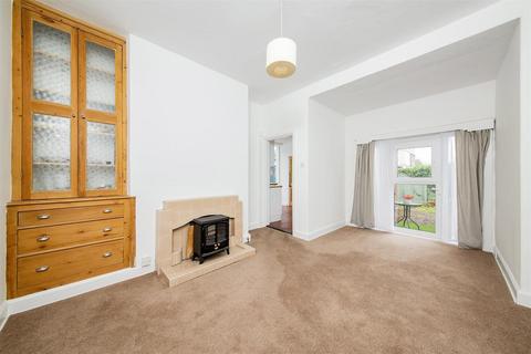 2 bedroom flat for sale, Grange Avenue, Ilkley, LS29