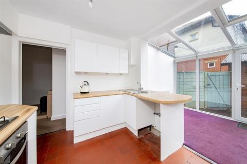 2 bedroom flat for sale, Grange Avenue, Ilkley, LS29