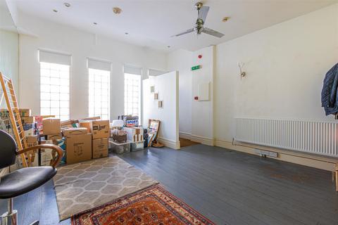 4 bedroom terraced house for sale, Corporation Road, Cardiff CF11