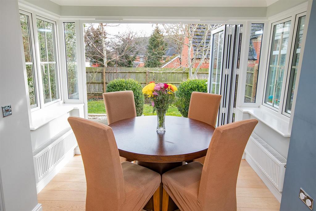 Breakfast Area.jpg