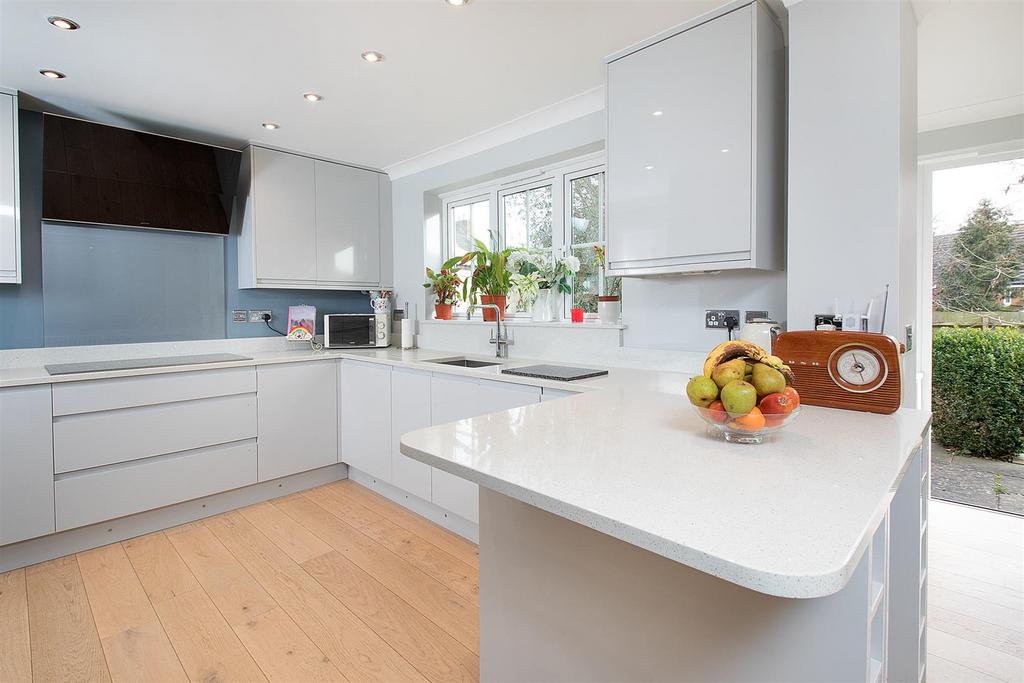 Kitchen.02.jpg